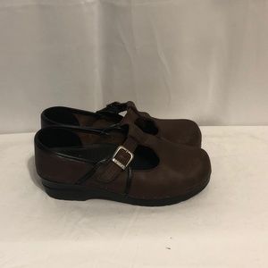 EUC Size 39/9 Sanita Shoes